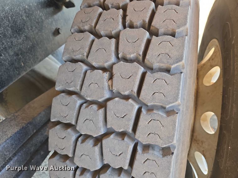 image for item EN8336 2014 Freightliner 108SD box truck