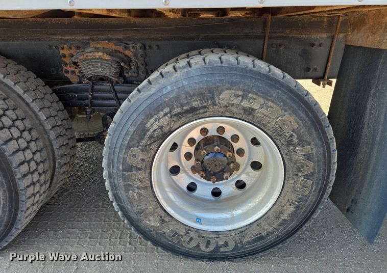 image for item EN8336 2014 Freightliner 108SD box truck