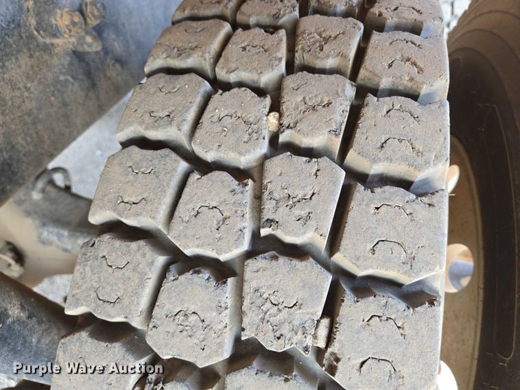 image for item EN8336 2014 Freightliner 108SD box truck