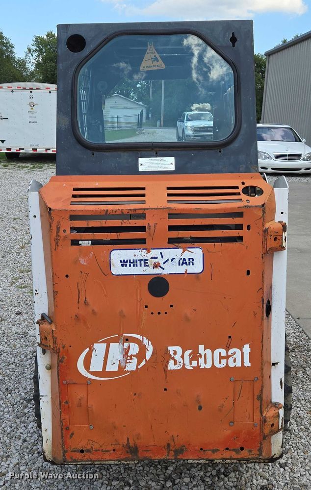 image for item EN8472 2001 Bobcat 463 skid steer loader