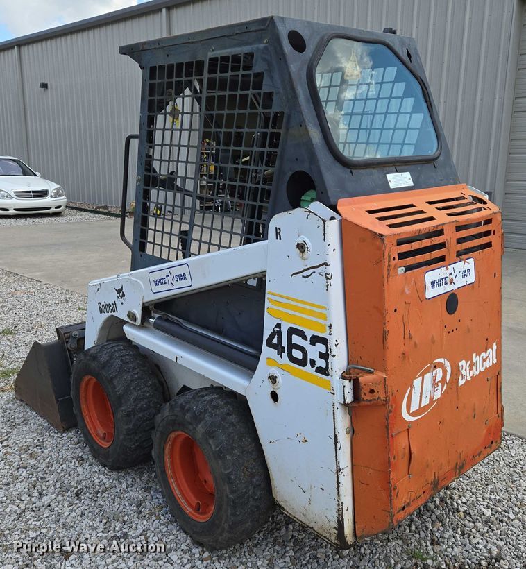 image for item EN8472 2001 Bobcat 463 skid steer loader