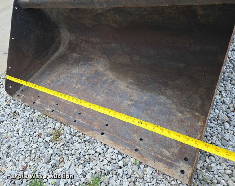 image for item EN8472 2001 Bobcat 463 skid steer loader