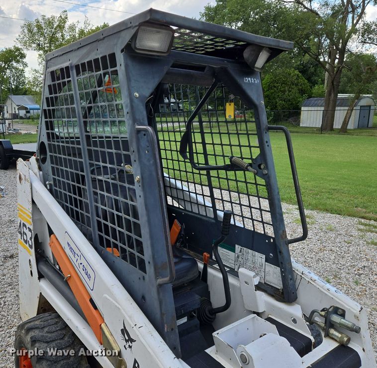 image for item EN8472 2001 Bobcat 463 skid steer loader