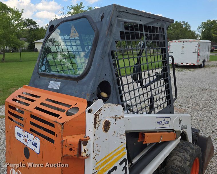 image for item EN8472 2001 Bobcat 463 skid steer loader