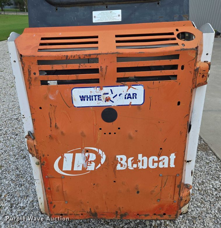 image for item EN8472 2001 Bobcat 463 skid steer loader