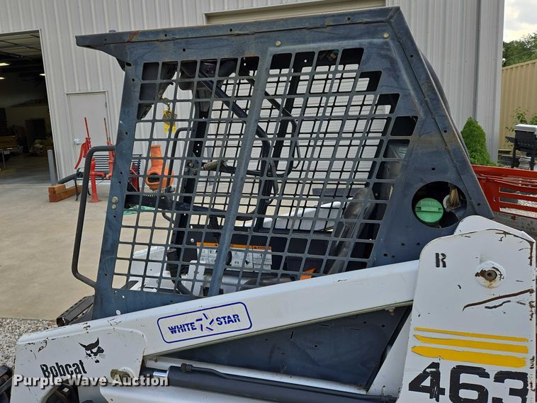 image for item EN8472 2001 Bobcat 463 skid steer loader