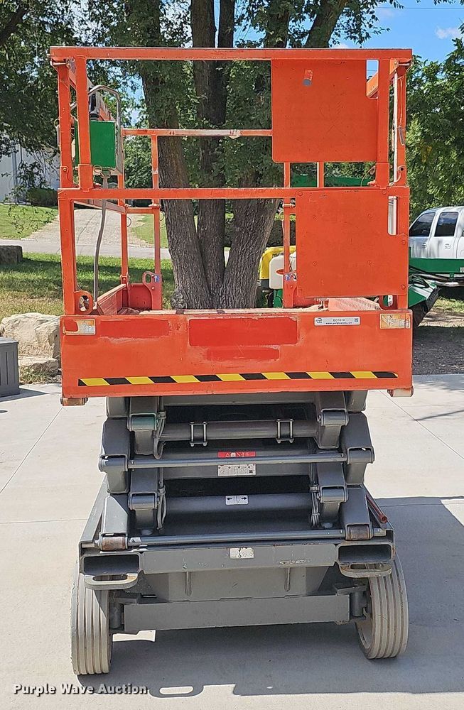 image for item EO1614 2015 SkyJack  SJIII 4626 scissor lift
