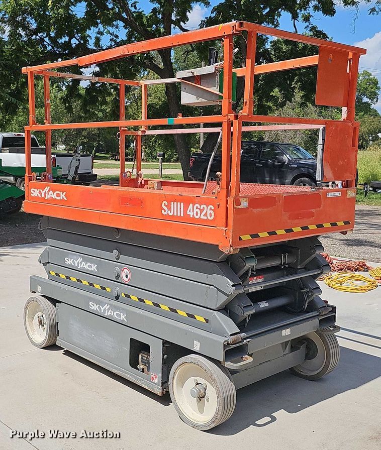 image for item EO1614 2015 SkyJack  SJIII 4626 scissor lift