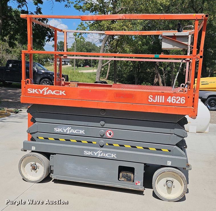 image for item EO1614 2015 SkyJack  SJIII 4626 scissor lift