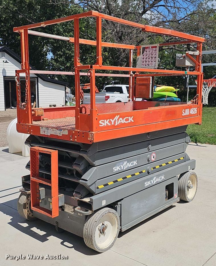 image for item EO1614 2015 SkyJack  SJIII 4626 scissor lift
