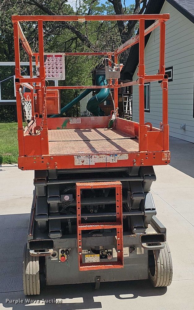 image for item EO1614 2015 SkyJack  SJIII 4626 scissor lift