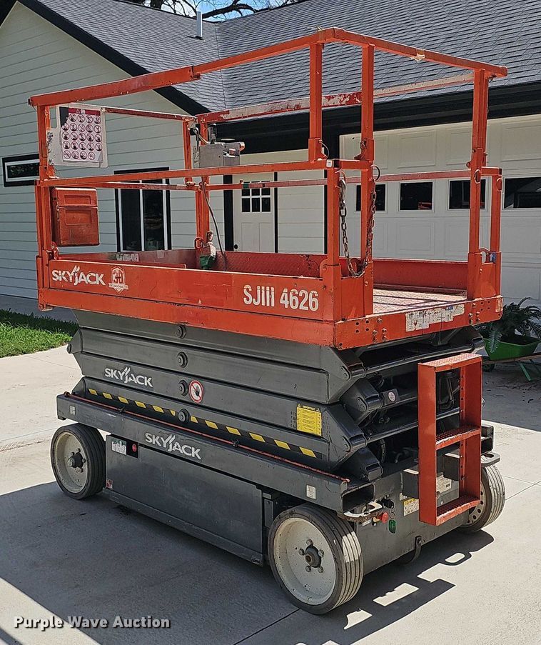 image for item EO1614 2015 SkyJack  SJIII 4626 scissor lift
