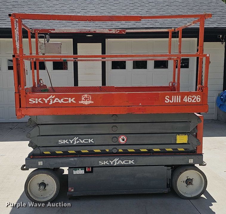 image for item EO1614 2015 SkyJack  SJIII 4626 scissor lift