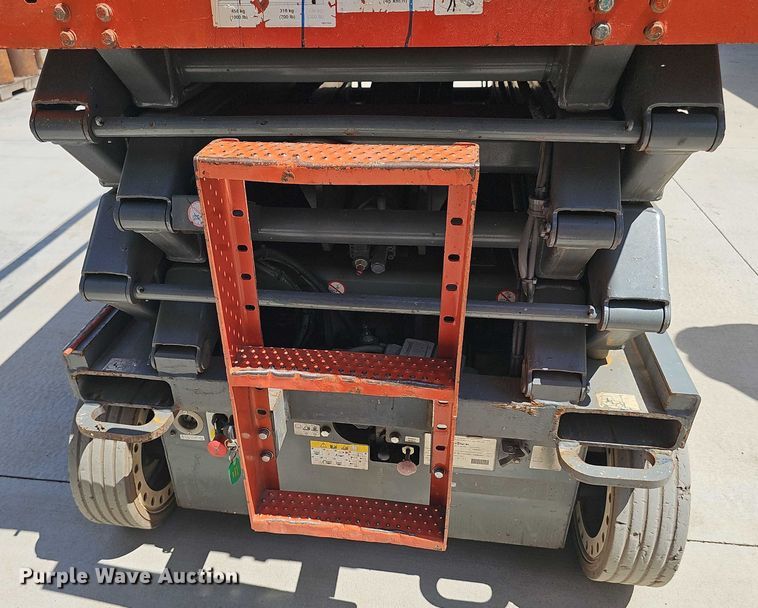 image for item EO1614 2015 SkyJack  SJIII 4626 scissor lift