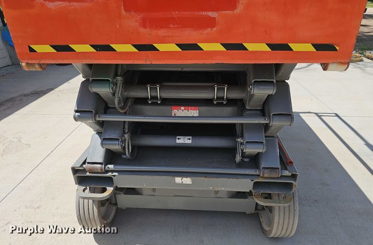image for item EO1614 2015 SkyJack  SJIII 4626 scissor lift