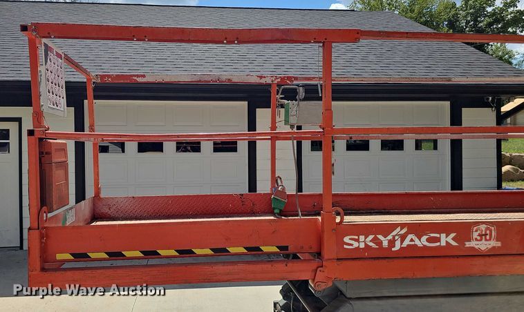 image for item EO1614 2015 SkyJack  SJIII 4626 scissor lift