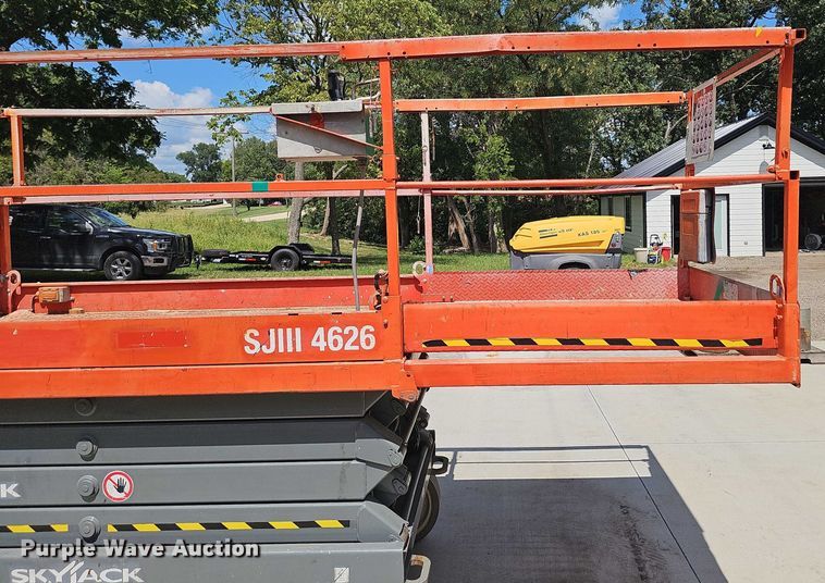image for item EO1614 2015 SkyJack  SJIII 4626 scissor lift