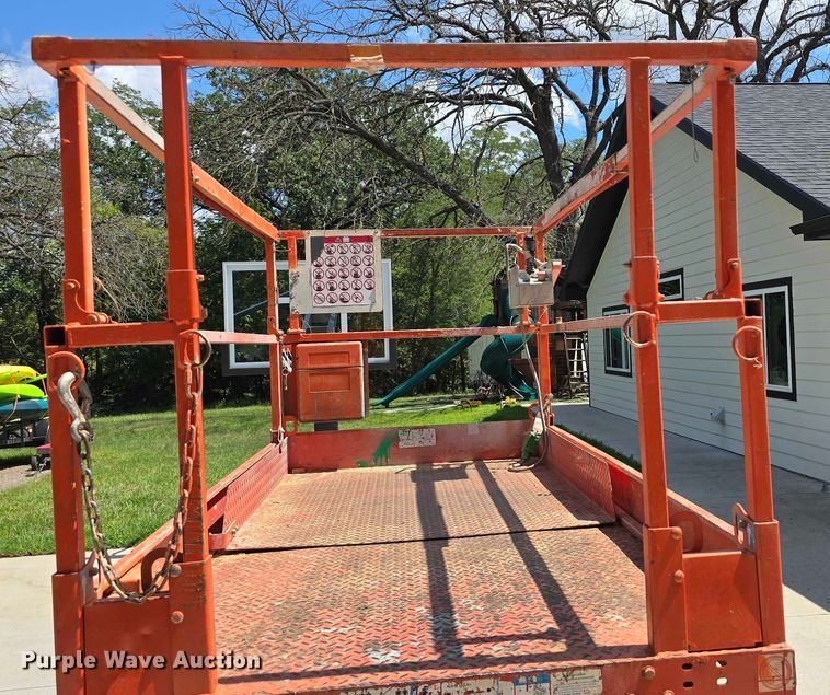 image for item EO1614 2015 SkyJack  SJIII 4626 scissor lift