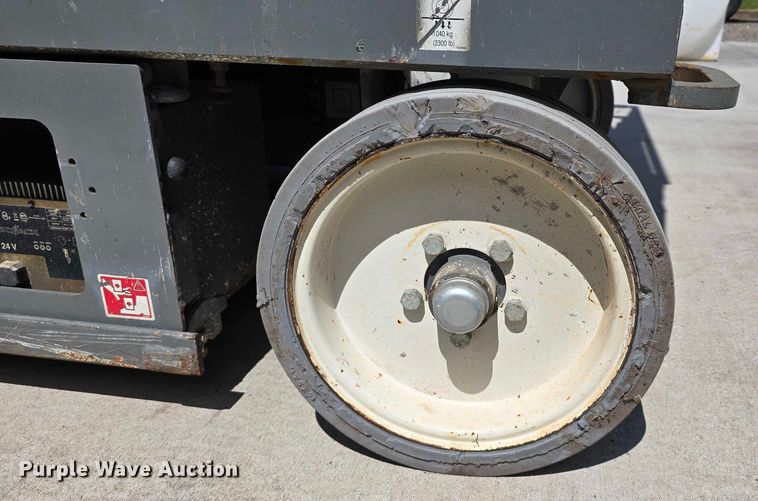 image for item EO1614 2015 SkyJack  SJIII 4626 scissor lift