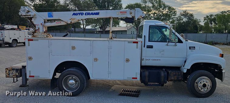 image for item EO4599 2001 GMC C6500 utility / service truck