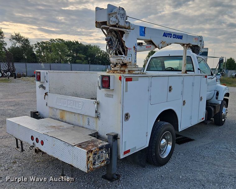 image for item EO4599 2001 GMC C6500 utility / service truck