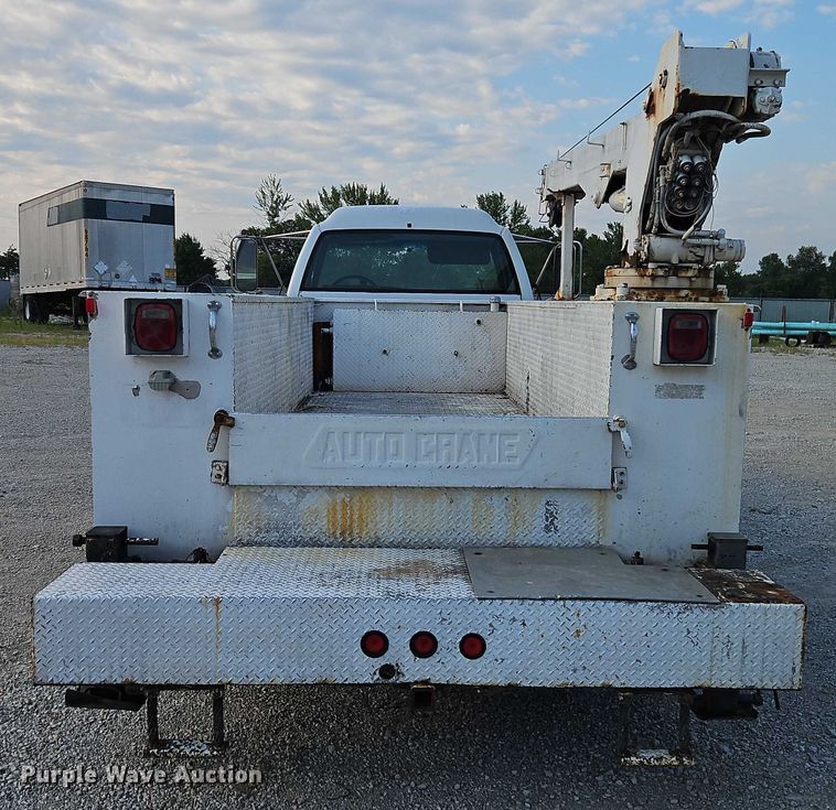 image for item EO4599 2001 GMC C6500 utility / service truck