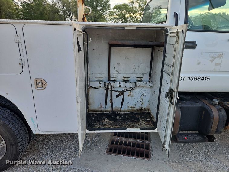 image for item EO4599 2001 GMC C6500 utility / service truck