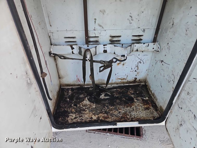 image for item EO4599 2001 GMC C6500 utility / service truck