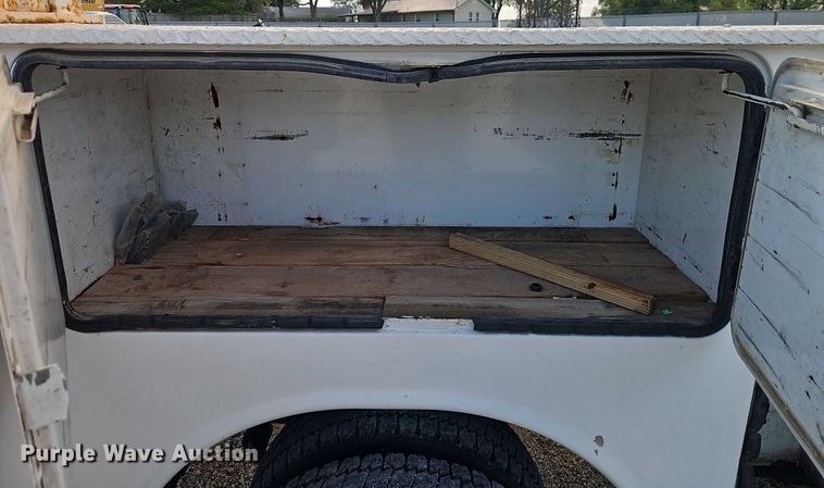 image for item EO4599 2001 GMC C6500 utility / service truck