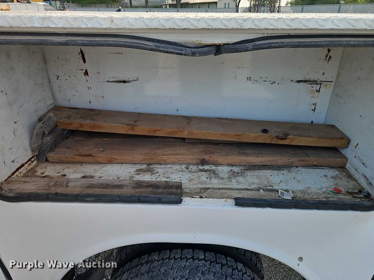 image for item EO4599 2001 GMC C6500 utility / service truck