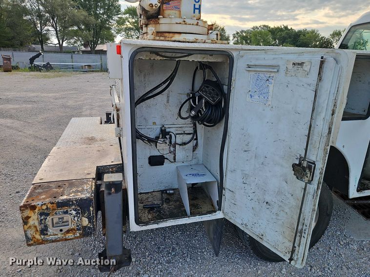 image for item EO4599 2001 GMC C6500 utility / service truck