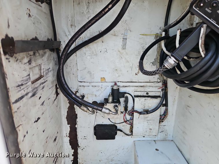 image for item EO4599 2001 GMC C6500 utility / service truck