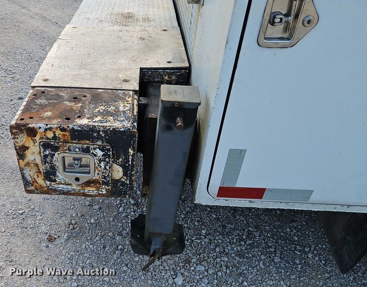 image for item EO4599 2001 GMC C6500 utility / service truck