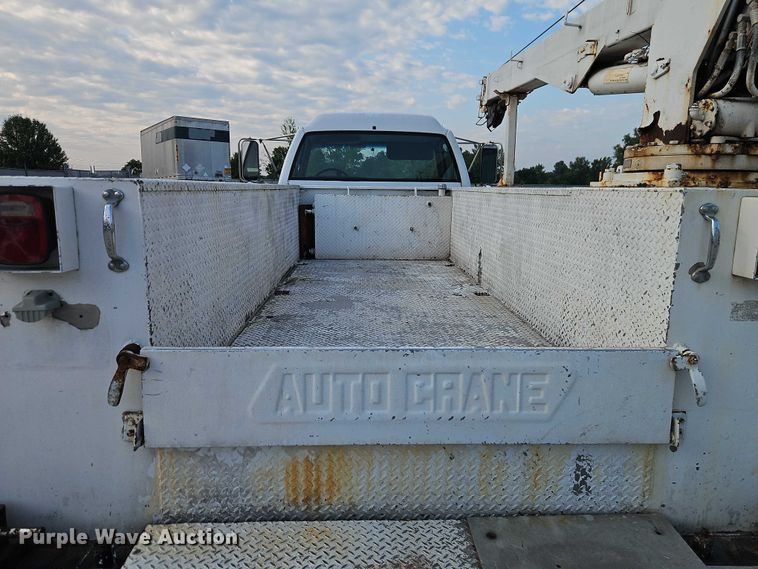 image for item EO4599 2001 GMC C6500 utility / service truck