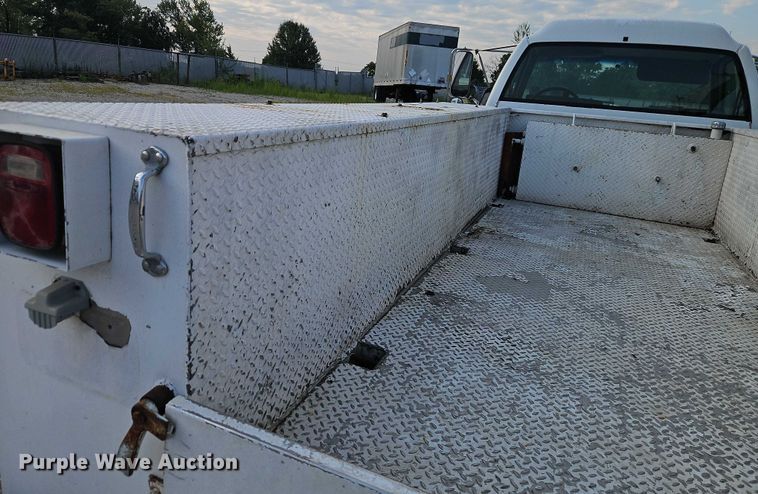 image for item EO4599 2001 GMC C6500 utility / service truck