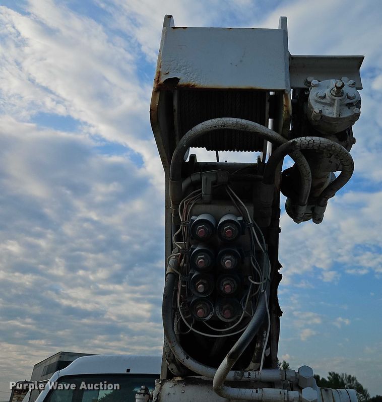 image for item EO4599 2001 GMC C6500 utility / service truck