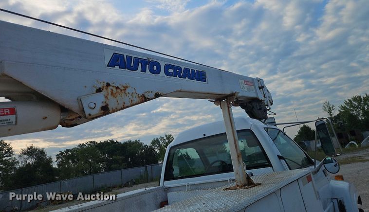 image for item EO4599 2001 GMC C6500 utility / service truck