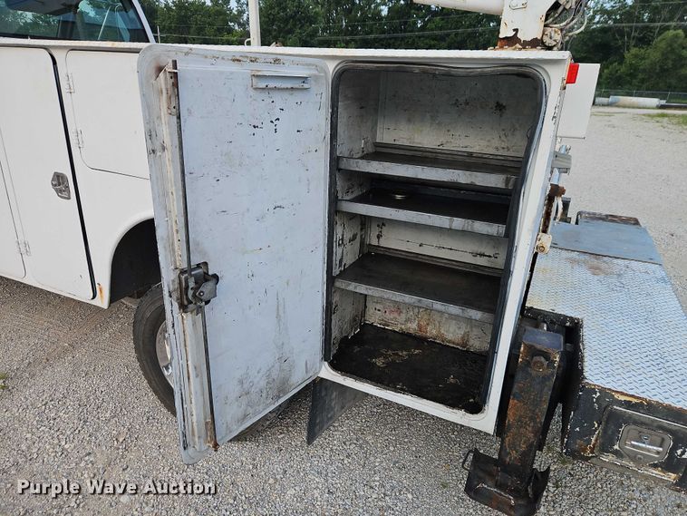 image for item EO4599 2001 GMC C6500 utility / service truck