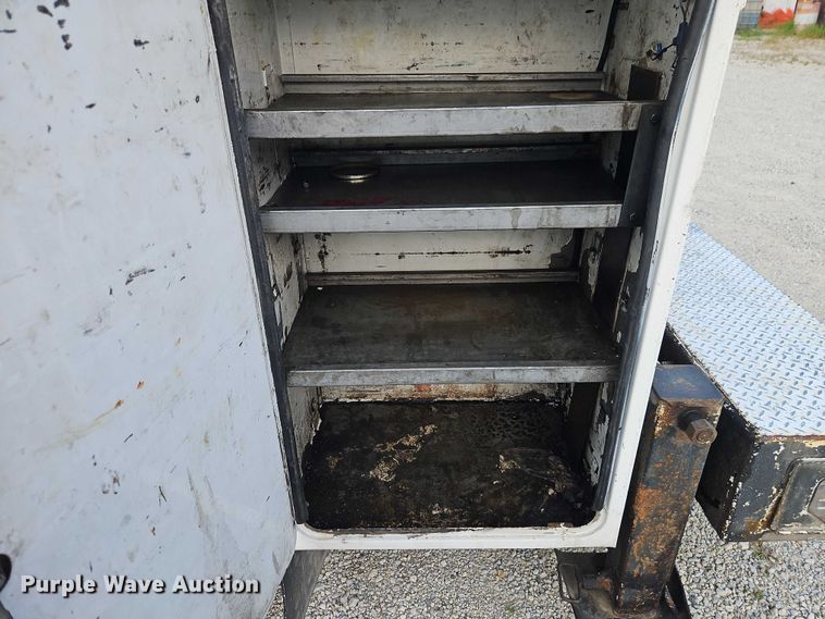 image for item EO4599 2001 GMC C6500 utility / service truck