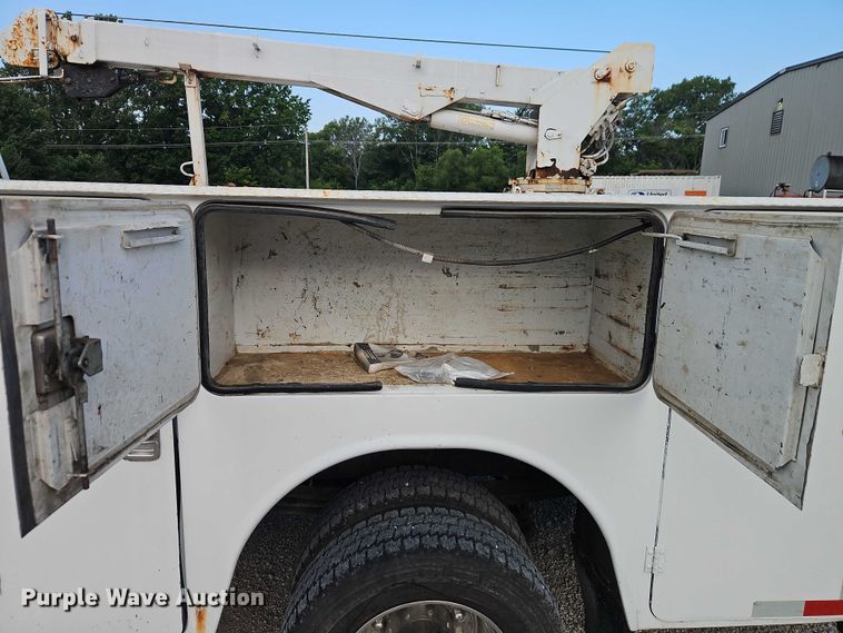 image for item EO4599 2001 GMC C6500 utility / service truck