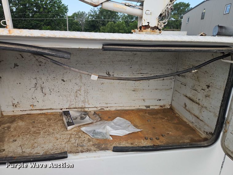 image for item EO4599 2001 GMC C6500 utility / service truck