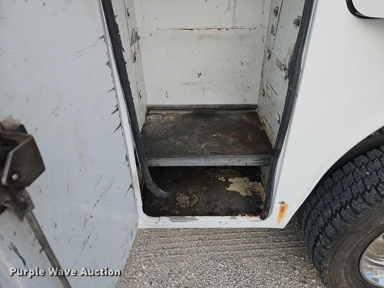 image for item EO4599 2001 GMC C6500 utility / service truck