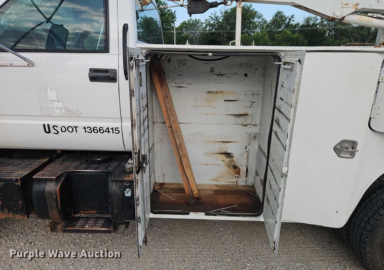 image for item EO4599 2001 GMC C6500 utility / service truck