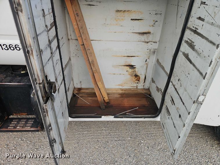 image for item EO4599 2001 GMC C6500 utility / service truck