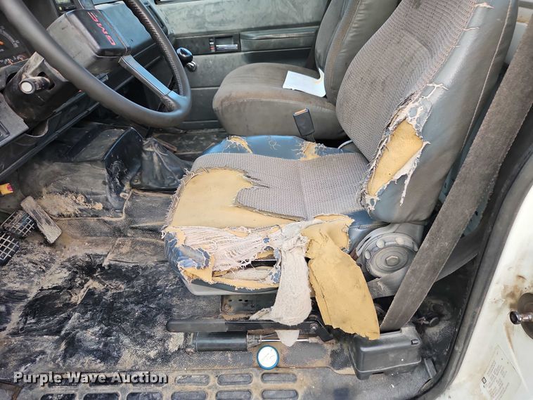 image for item EO4599 2001 GMC C6500 utility / service truck