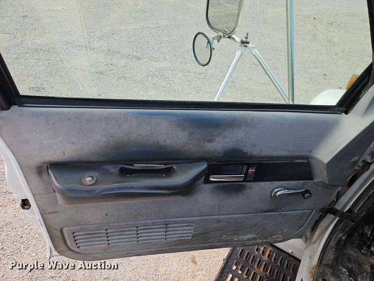 image for item EO4599 2001 GMC C6500 utility / service truck