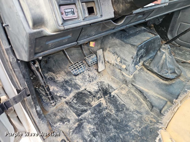 image for item EO4599 2001 GMC C6500 utility / service truck