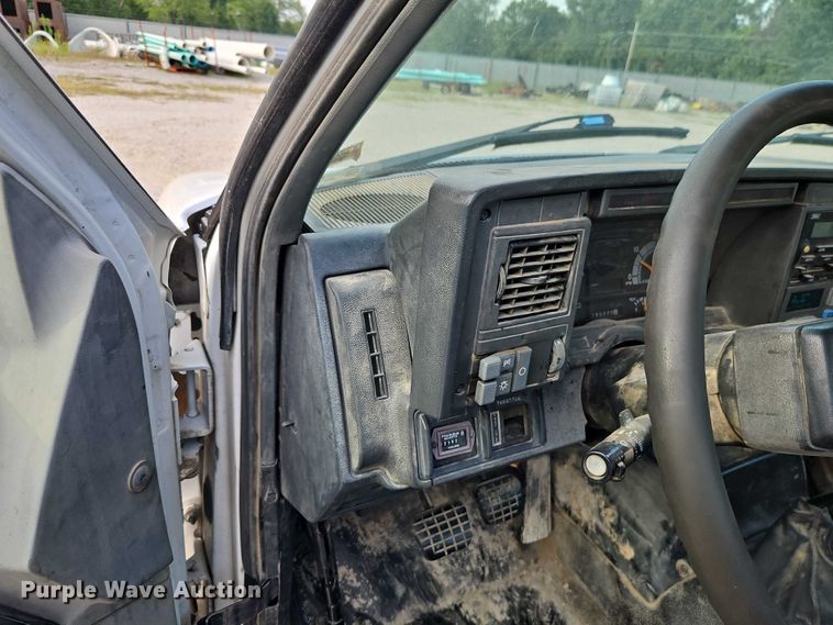 image for item EO4599 2001 GMC C6500 utility / service truck