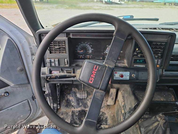 image for item EO4599 2001 GMC C6500 utility / service truck