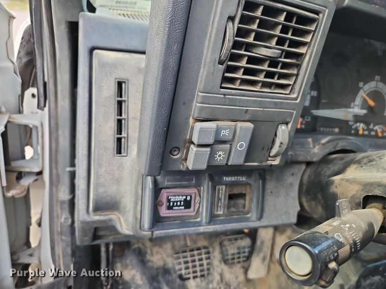 image for item EO4599 2001 GMC C6500 utility / service truck